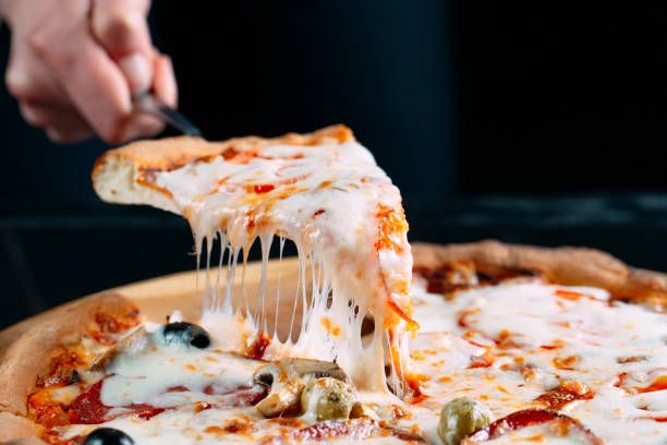 how long is pizza good for in the fridge
