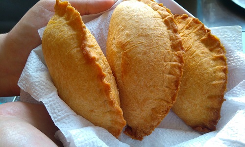 pastelillos vs empanadas annisarestaurant